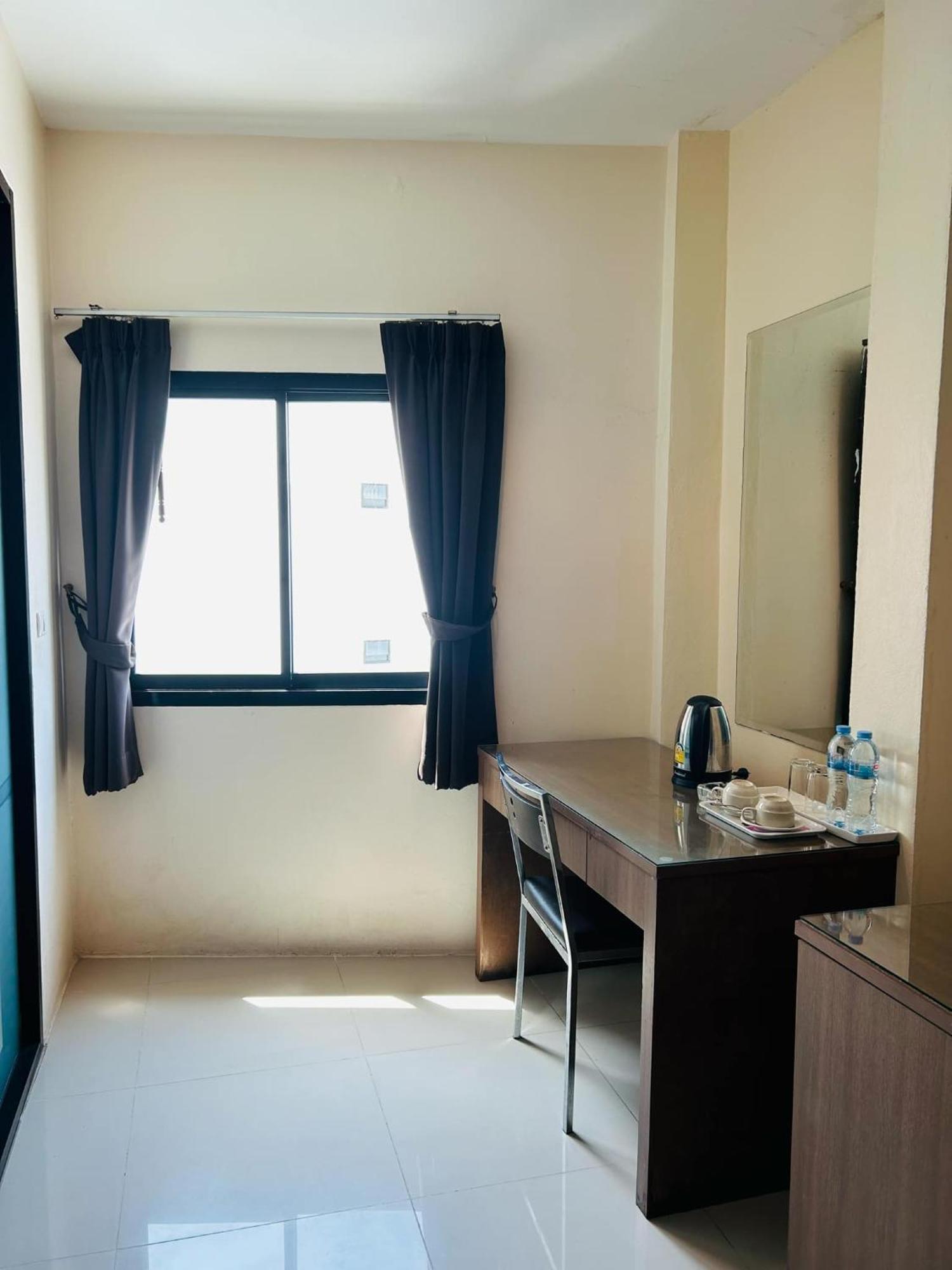 Royal Waves Hotel Patong Экстерьер фото