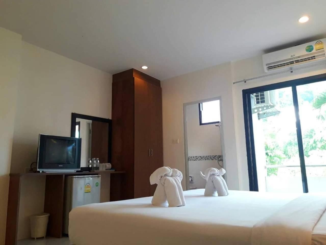 Royal Waves Hotel Patong Экстерьер фото