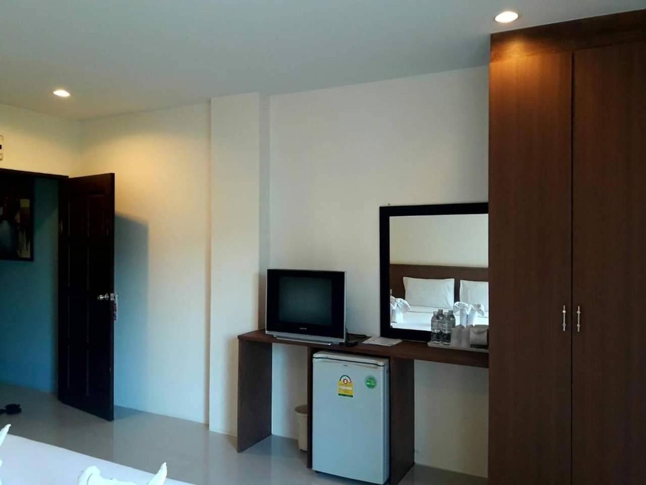 Royal Waves Hotel Patong Экстерьер фото