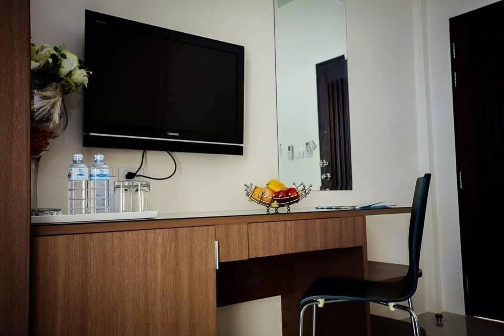 Royal Waves Hotel Patong Экстерьер фото