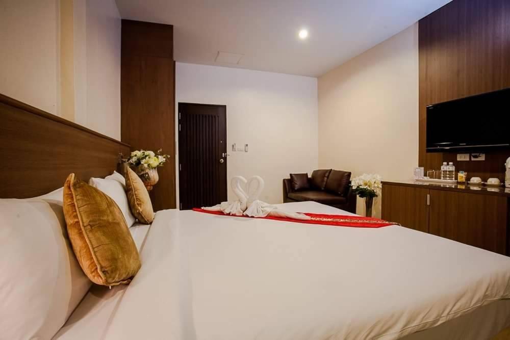 Royal Waves Hotel Patong Экстерьер фото