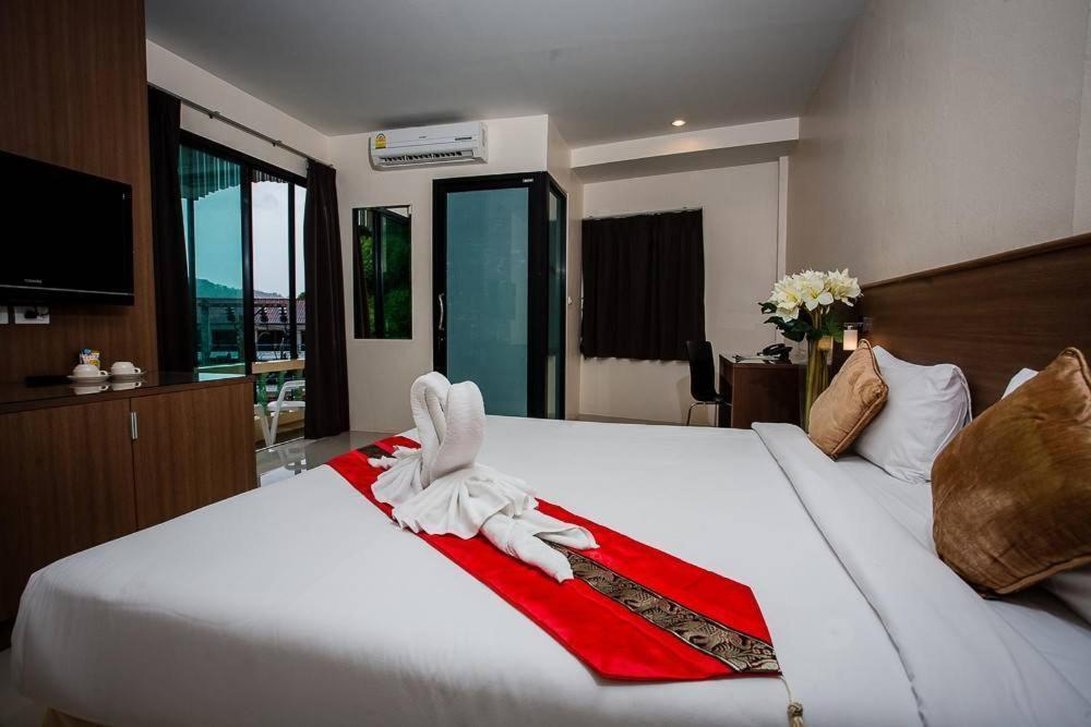 Royal Waves Hotel Patong Экстерьер фото